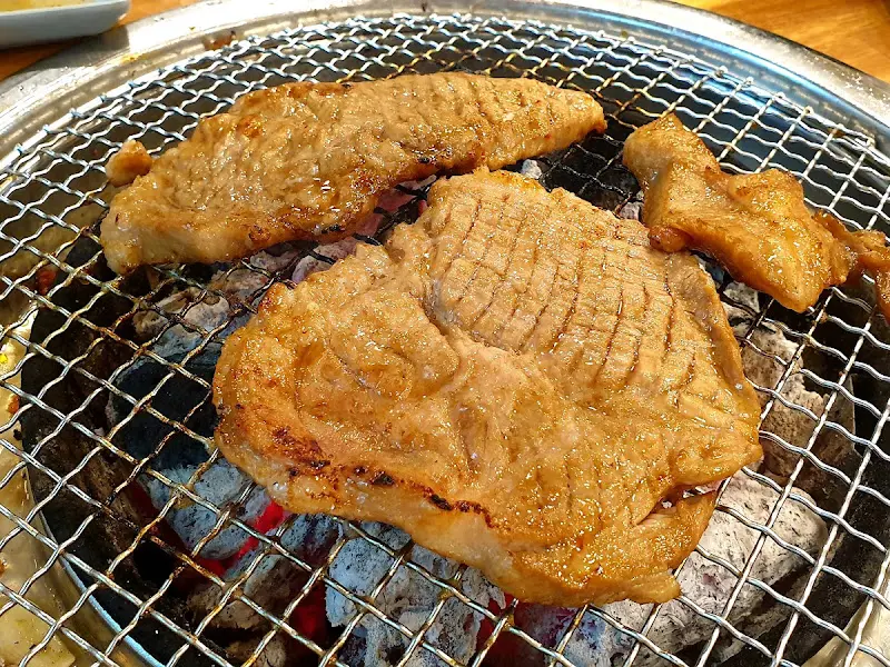 윤기가 자르르 흐르는 양념 갈비