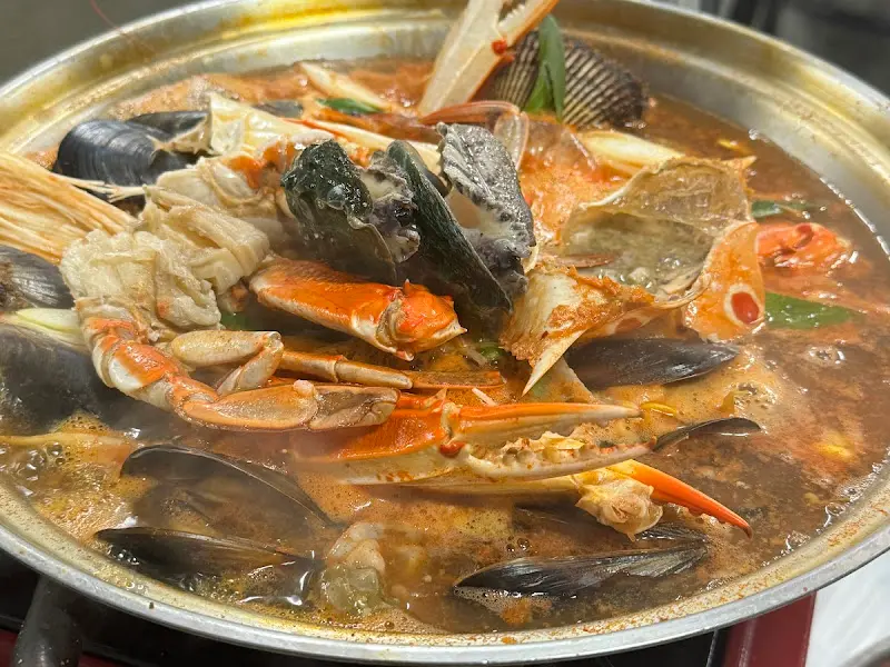 해물 가득한 뚝배기