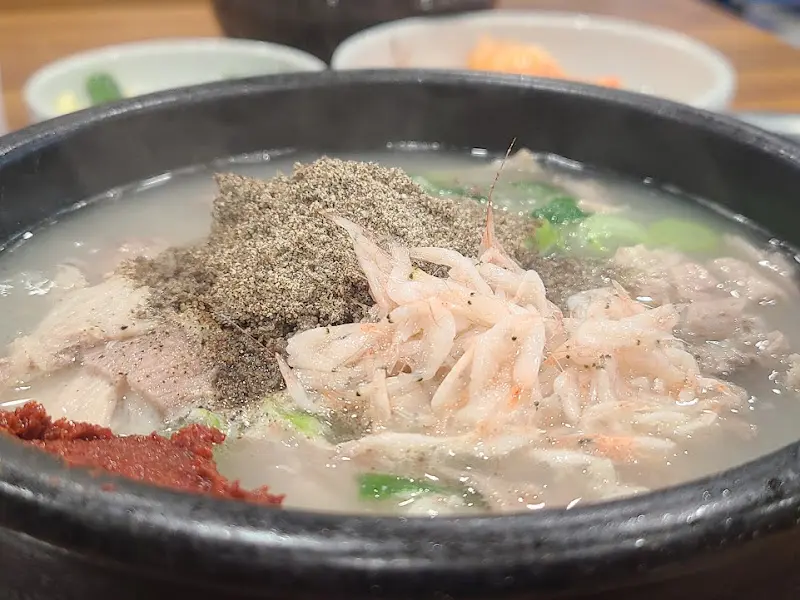 고을순대국 내부