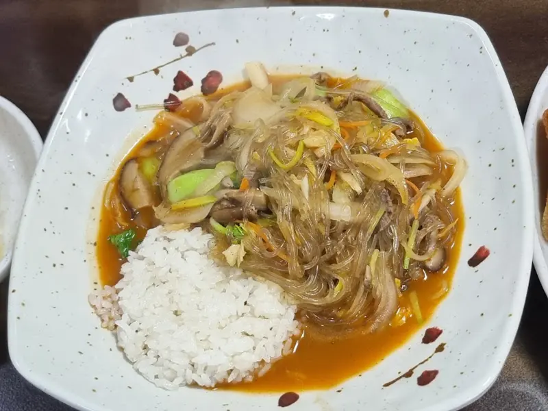 잡채밥과 공깃밥