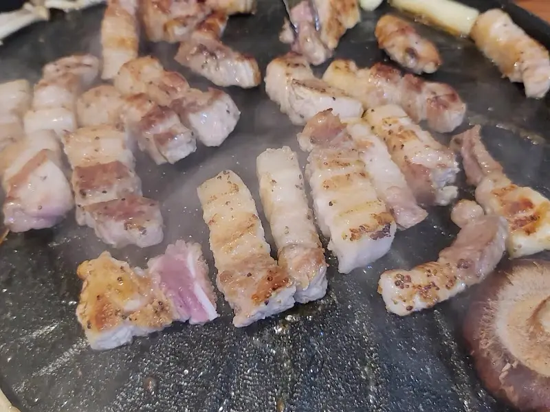 잘 구워진 삼겹살