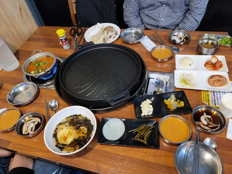 권반장구이앤샤브 전체 테이블 세팅