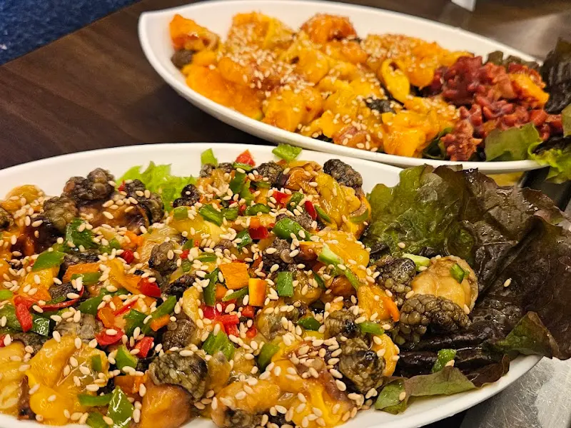 싱싱한 미더덕회와 멍게