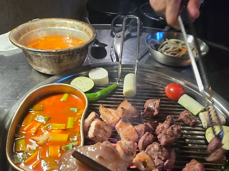 연탄불에 구워지는 부속고기