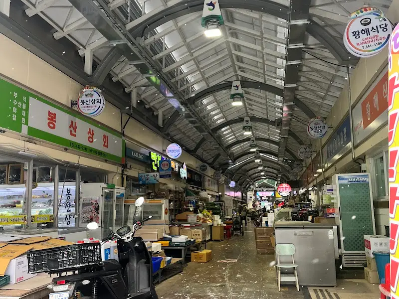 화천시장 내부 풍경