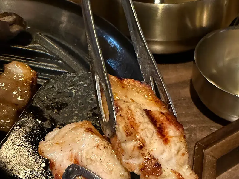 맛있게 구워진 돼지고기