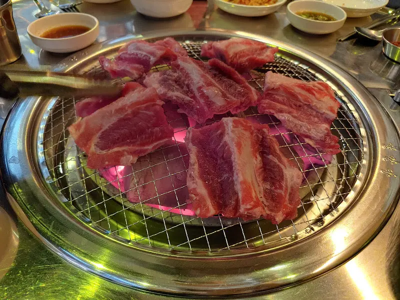 불판 위 생갈비