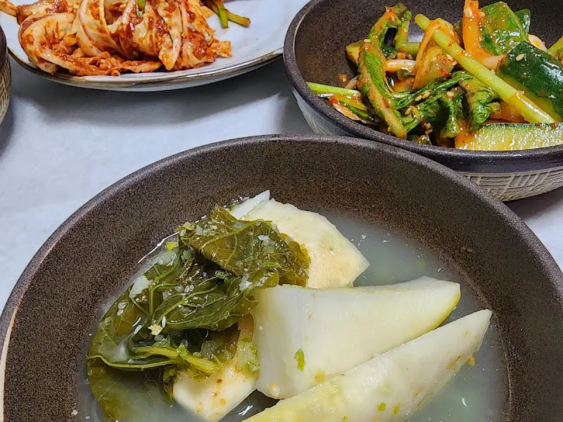 다양한 밑반찬들