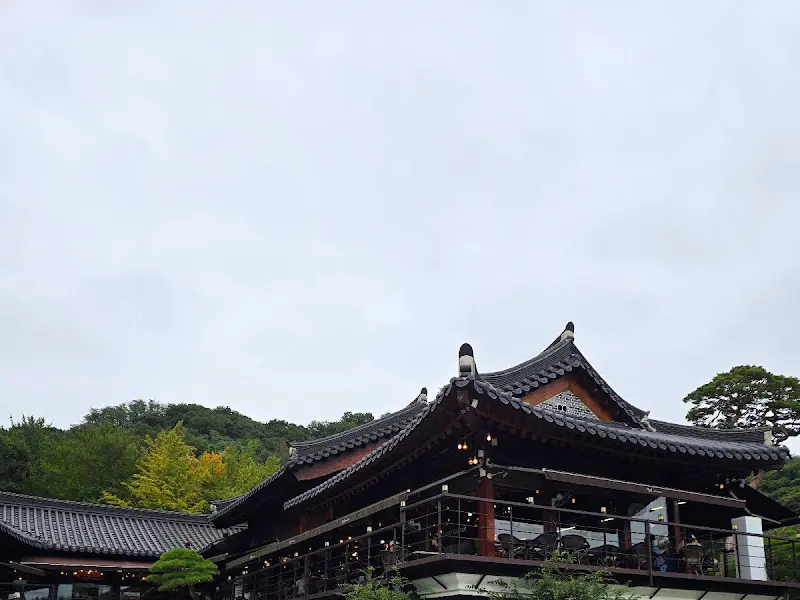 카페 외부 전경