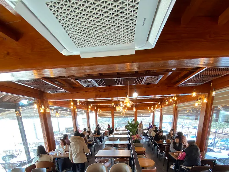 카페 내부 모습