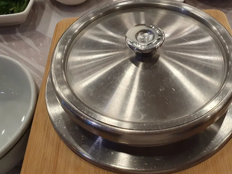 솥밥정식에 나오는 솥밥 뚜껑 사진