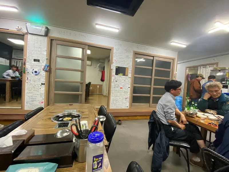 해돋이식당 내부 전경