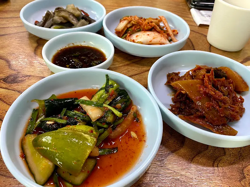 맛깔스러운 밑반찬