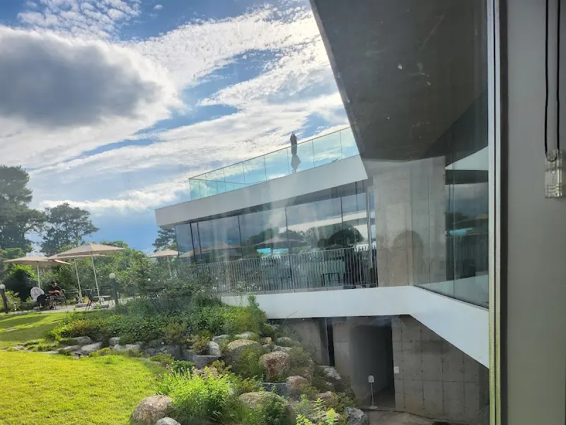 카페 외부 풍경