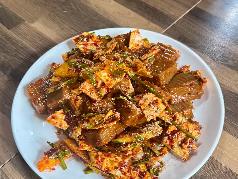 보기 좋게 담긴 묵