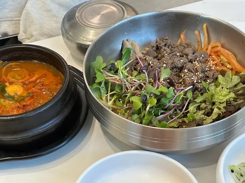 육회비빔밥과 우거지탕