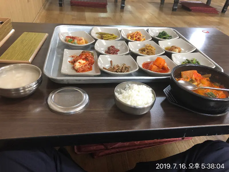 푸짐한 백반 한 상 차림