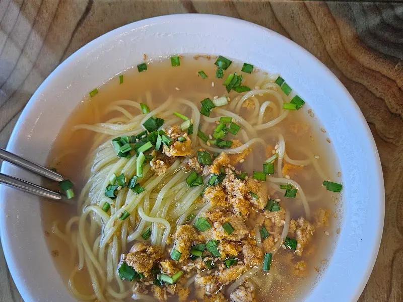 성게국수의 부드러운 풍미