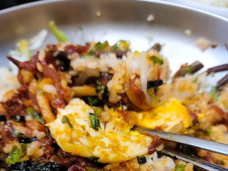 월성가든 육회비빔밥 근접샷