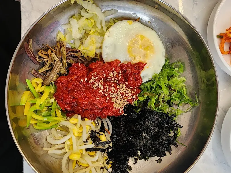 월성가든 푸짐한 육회비빔밥