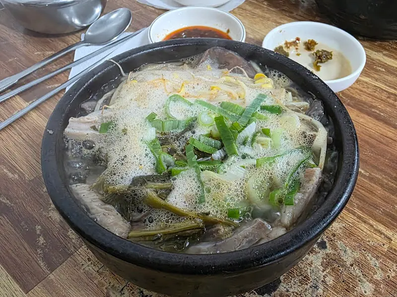양평신내서울해장국 본점 해장국의 푸짐한 내용물
