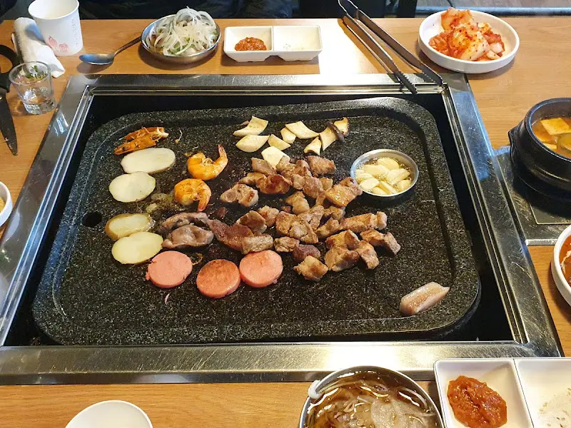 불판 위 차돌박이