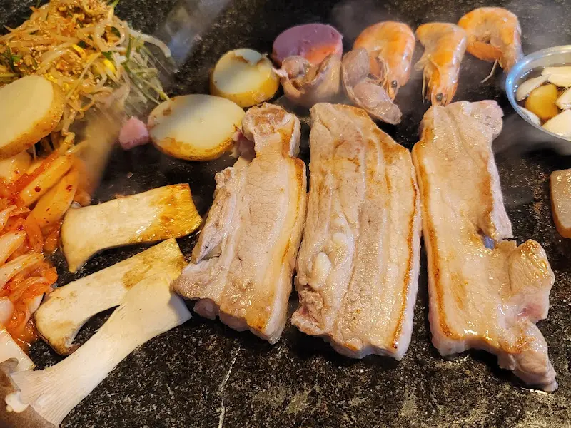 불판 가득찬 고기