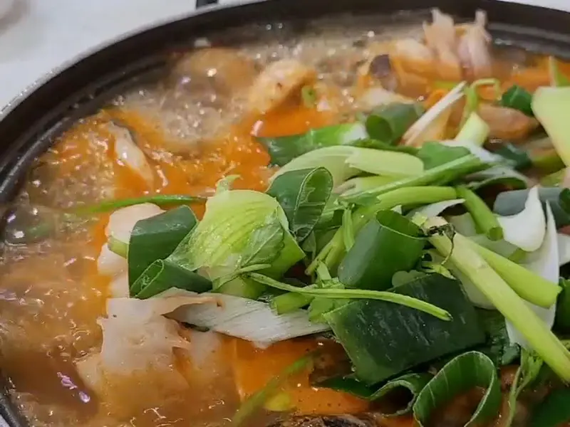 싱싱한 아귀와 채소가 듬뿍 들어간 아귀탕