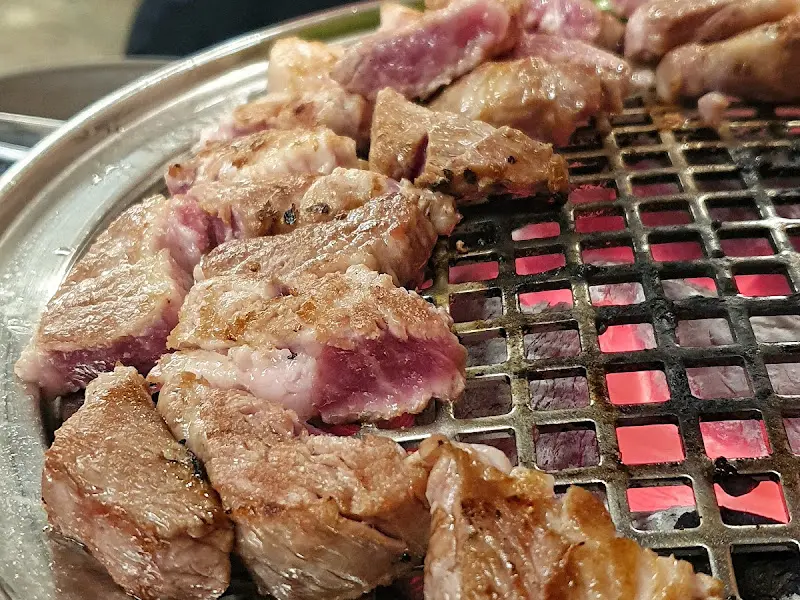 잘 구워진 삼겹살