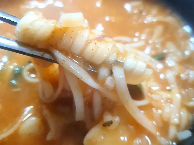 쫄깃한 면발을 자랑하는 어죽