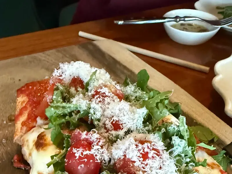 토마토 루꼴라 피자