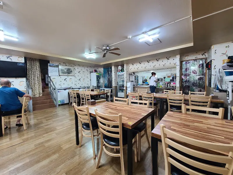 정겨운 분위기의 식당 내부