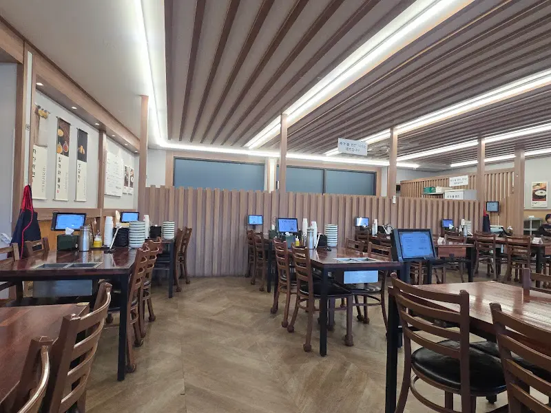 신촌메밀막국수 내부 전경