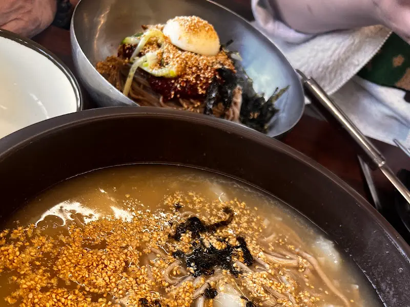 옹심이칼국수와 비빔막국수의 조화