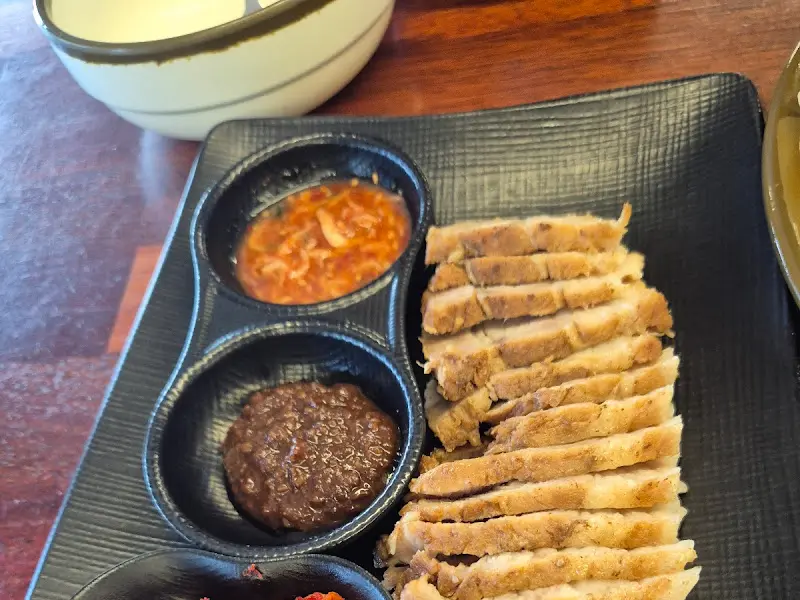 수육과 곁들임 소스