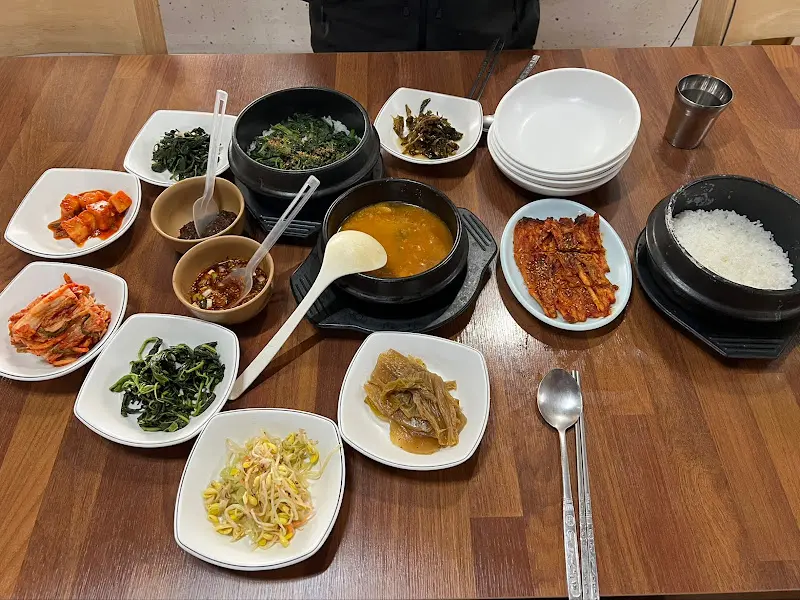 한 상 가득 차려진 밥상