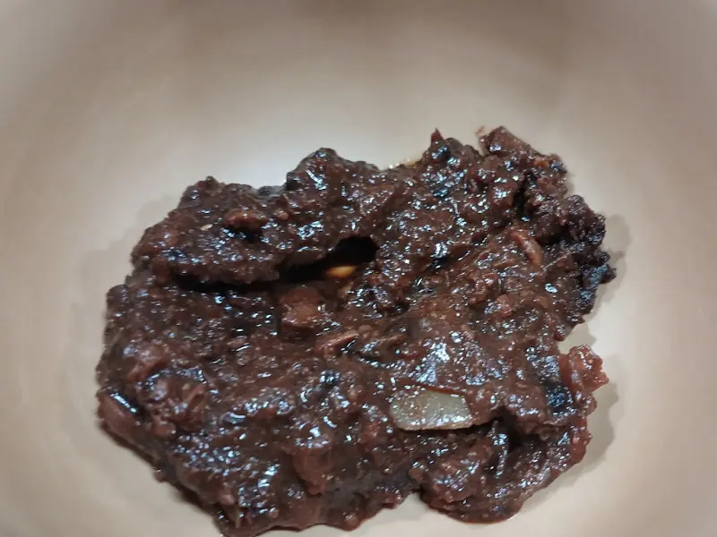 검붉은 빛깔의 장아찌