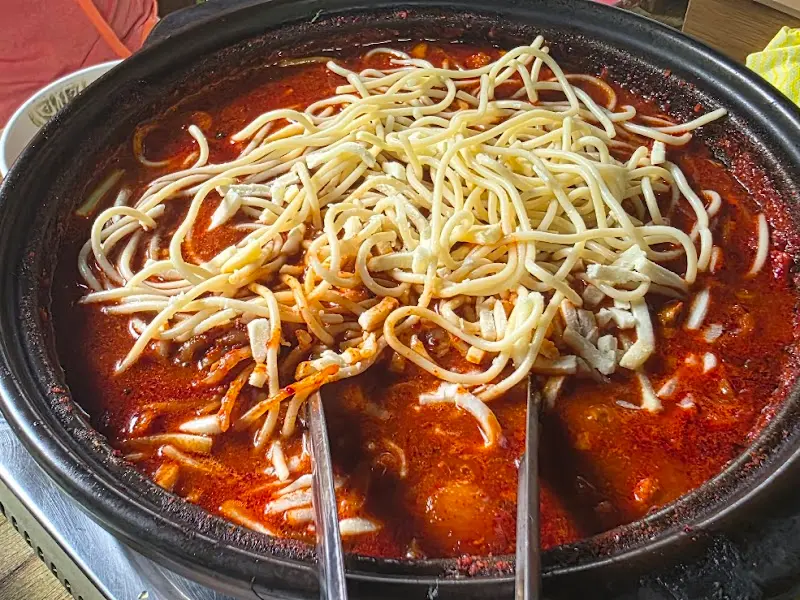 스파게티 면이 들어간 흑돼지소라찜