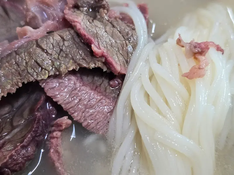 푸짐한 고기와 면