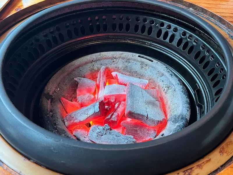 숯불 위에서 익어가는 한우