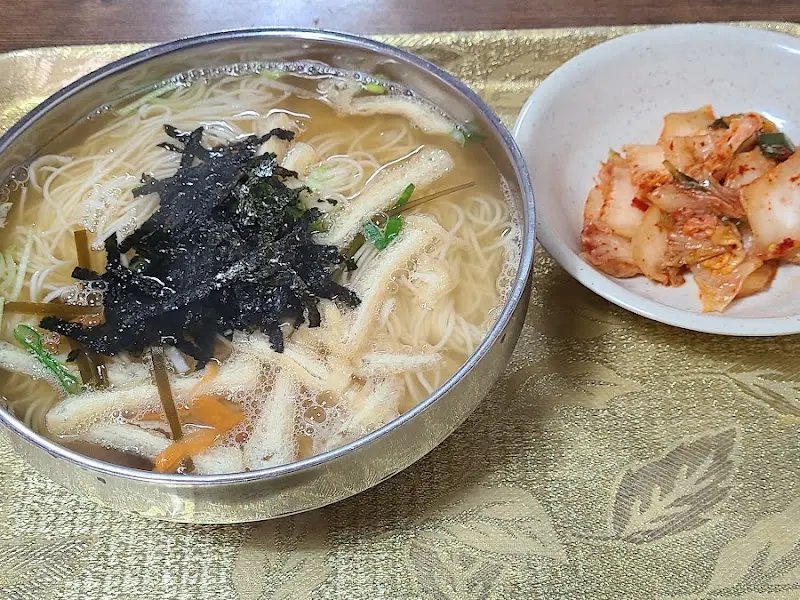 잔치국수와 김치