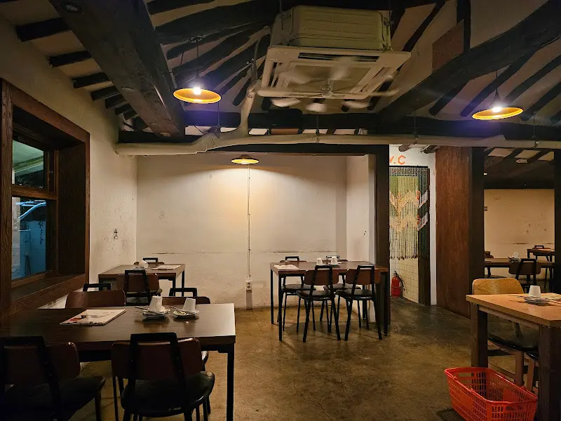 상봉 내부 테이블