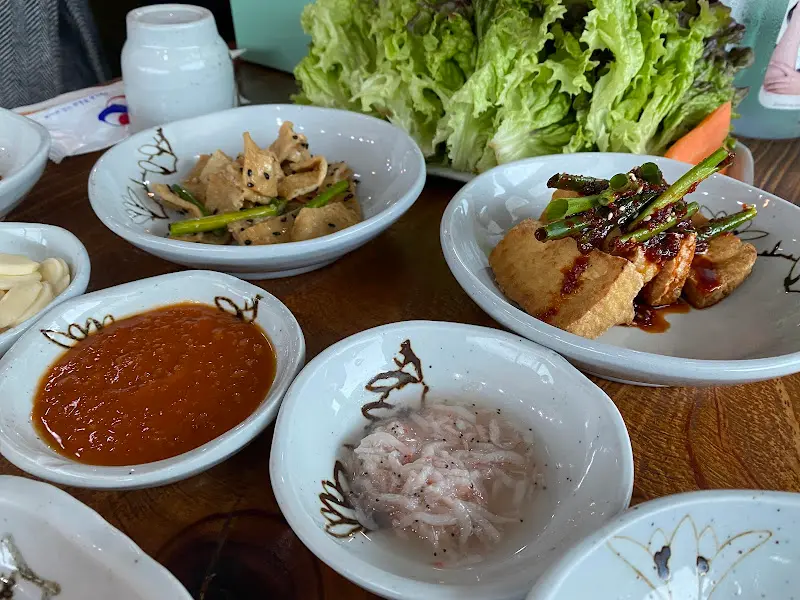 다채로운 반찬들