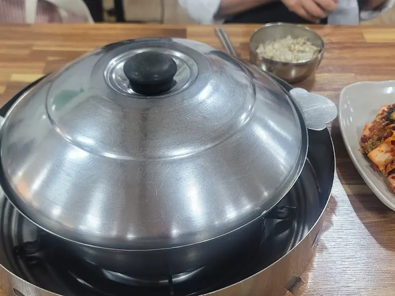 칼국수 끓는 모습