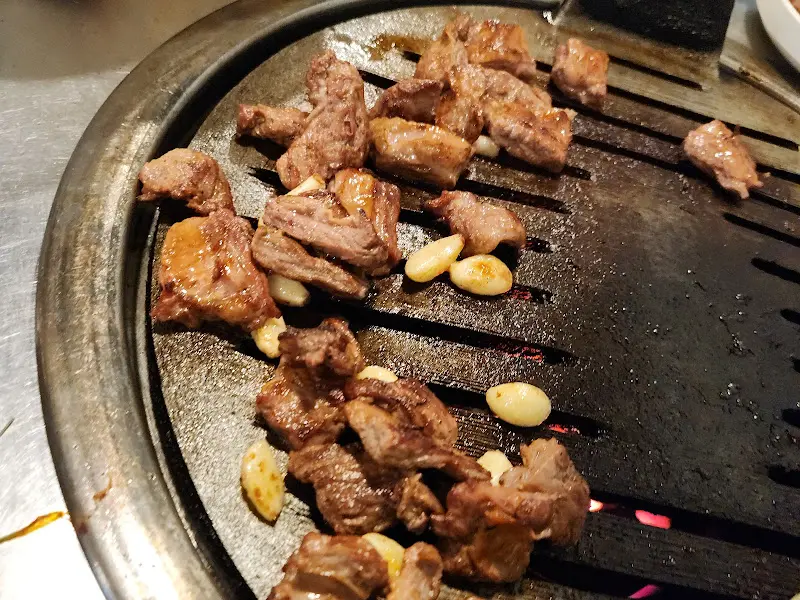 잘 익은 갈매기살과 마늘의 조화