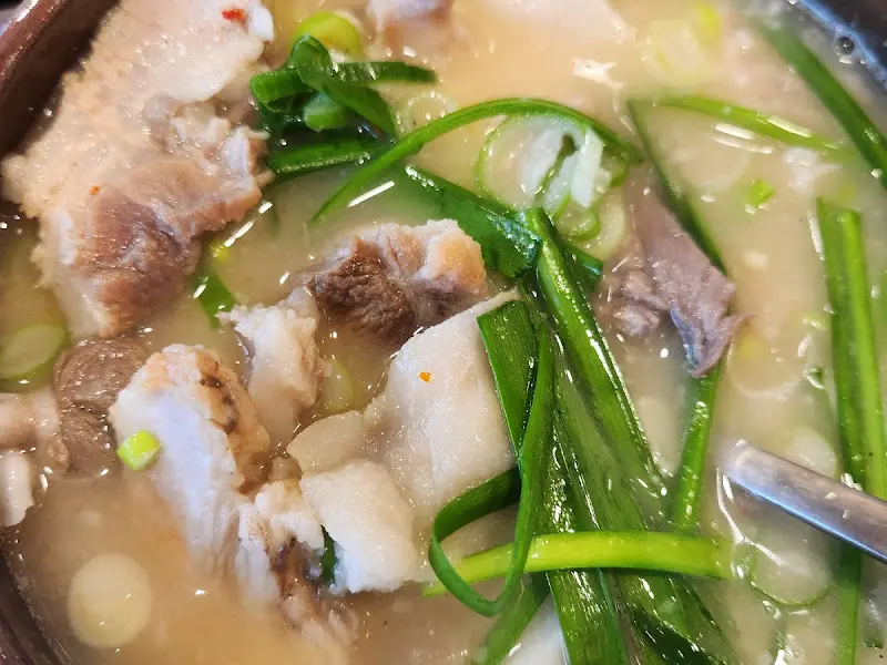 돼지머리국밥 근접샷