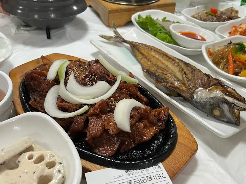 돌솥밥과 연탄불고기