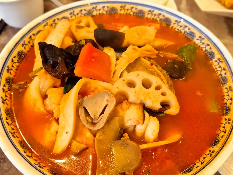 다양한 해산물이 들어간 삼선짬뽕