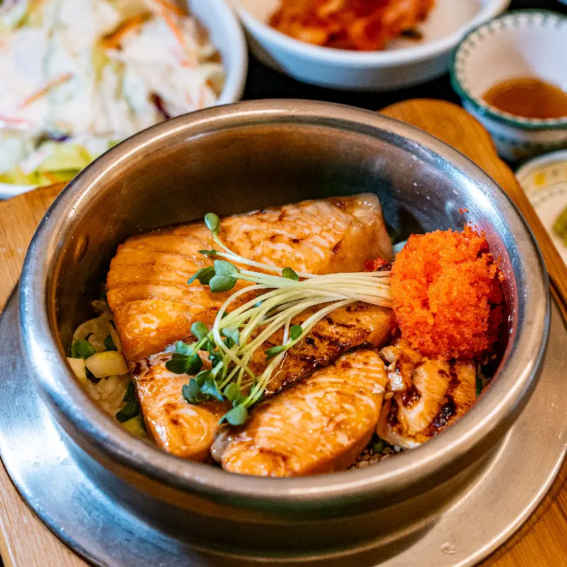 연어 스테이크 솥밥
