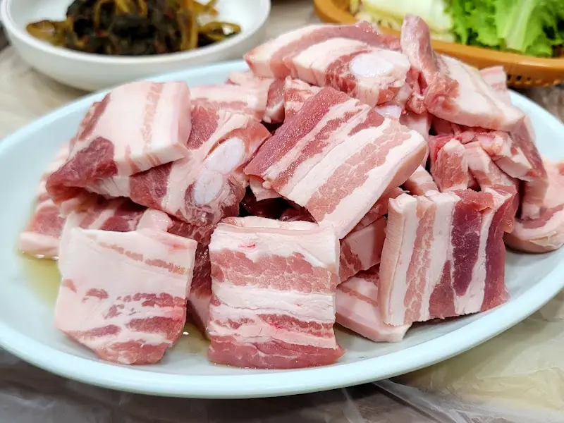 푸짐한 삼겹살 한 상 차림